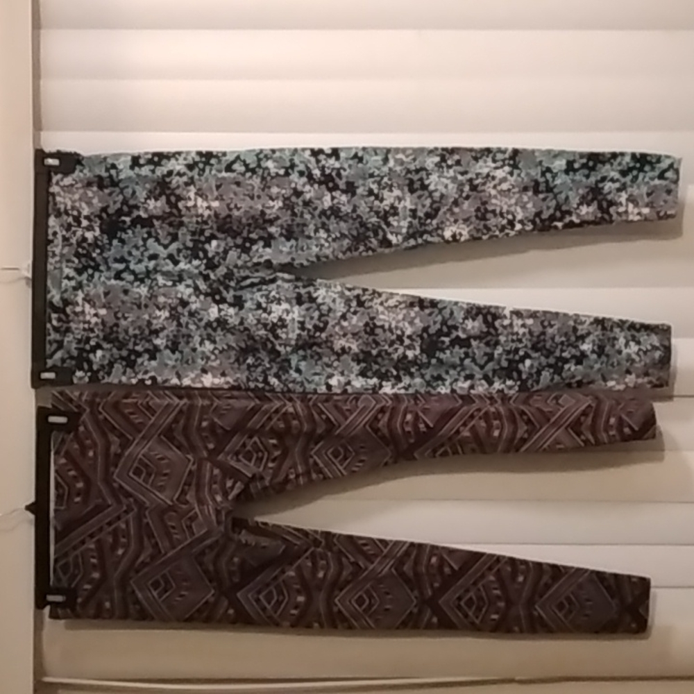 Patterned medium sized leggings|| Flirtitude